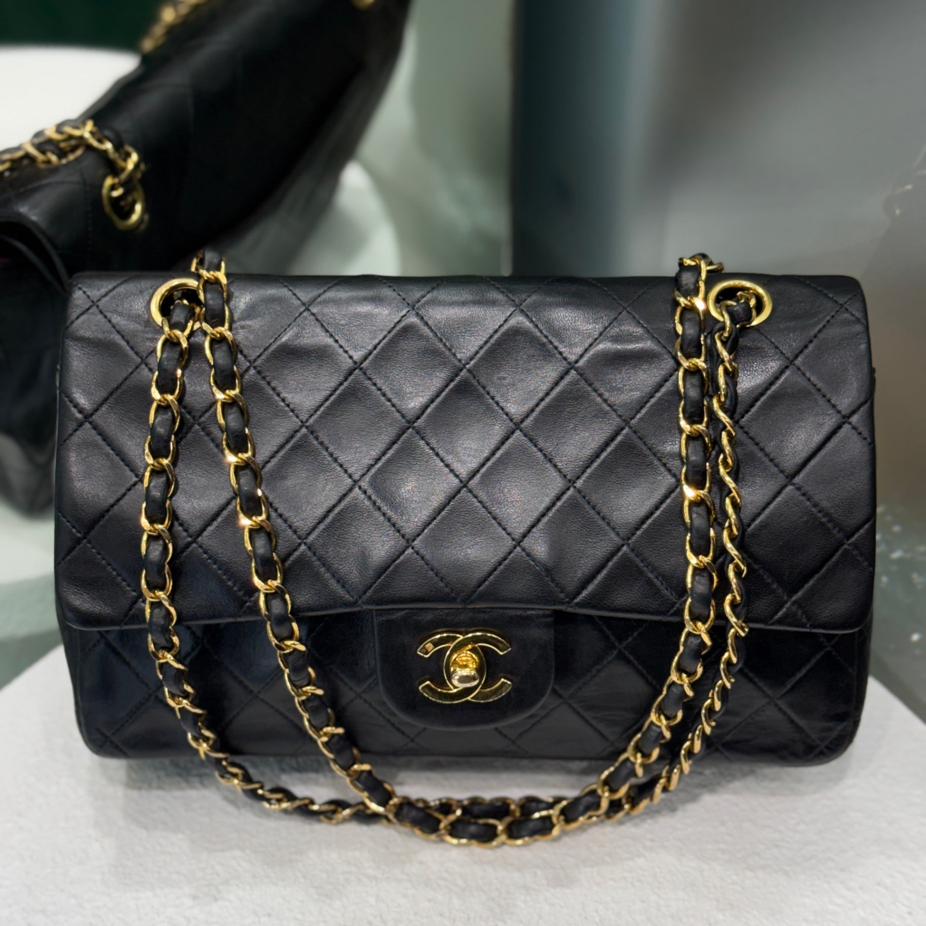 CHANEL Vintage Classic Medium Flap