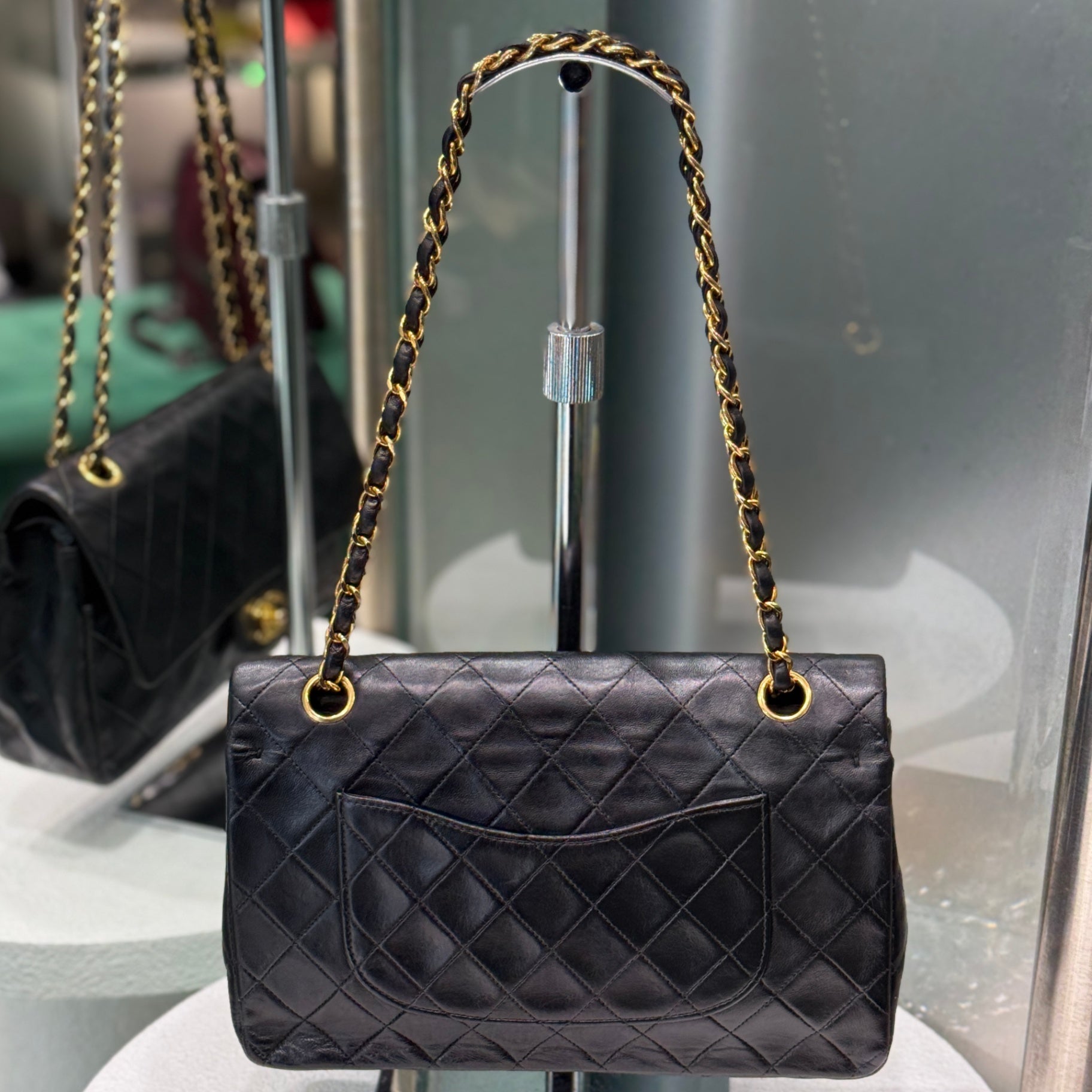CHANEL Vintage Classic Medium Flap