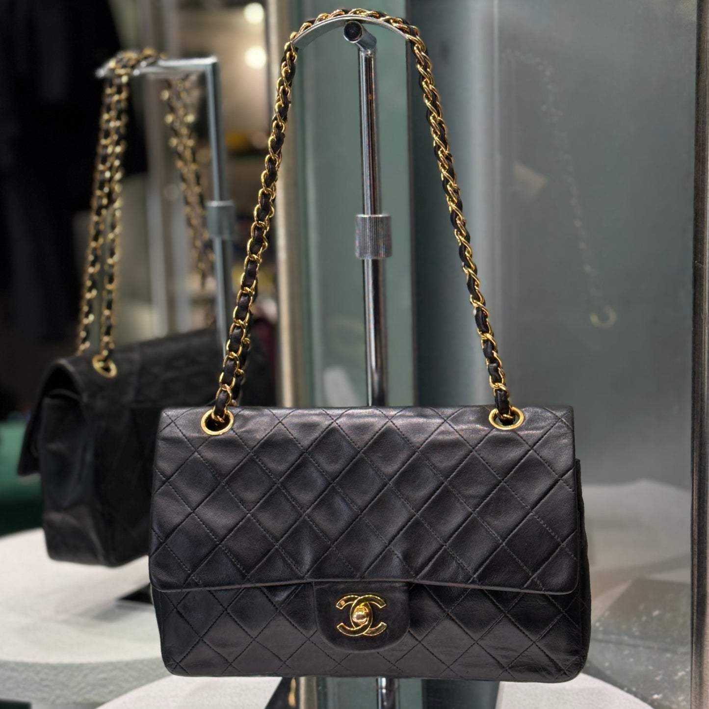 CHANEL Vintage Classic Medium Flap