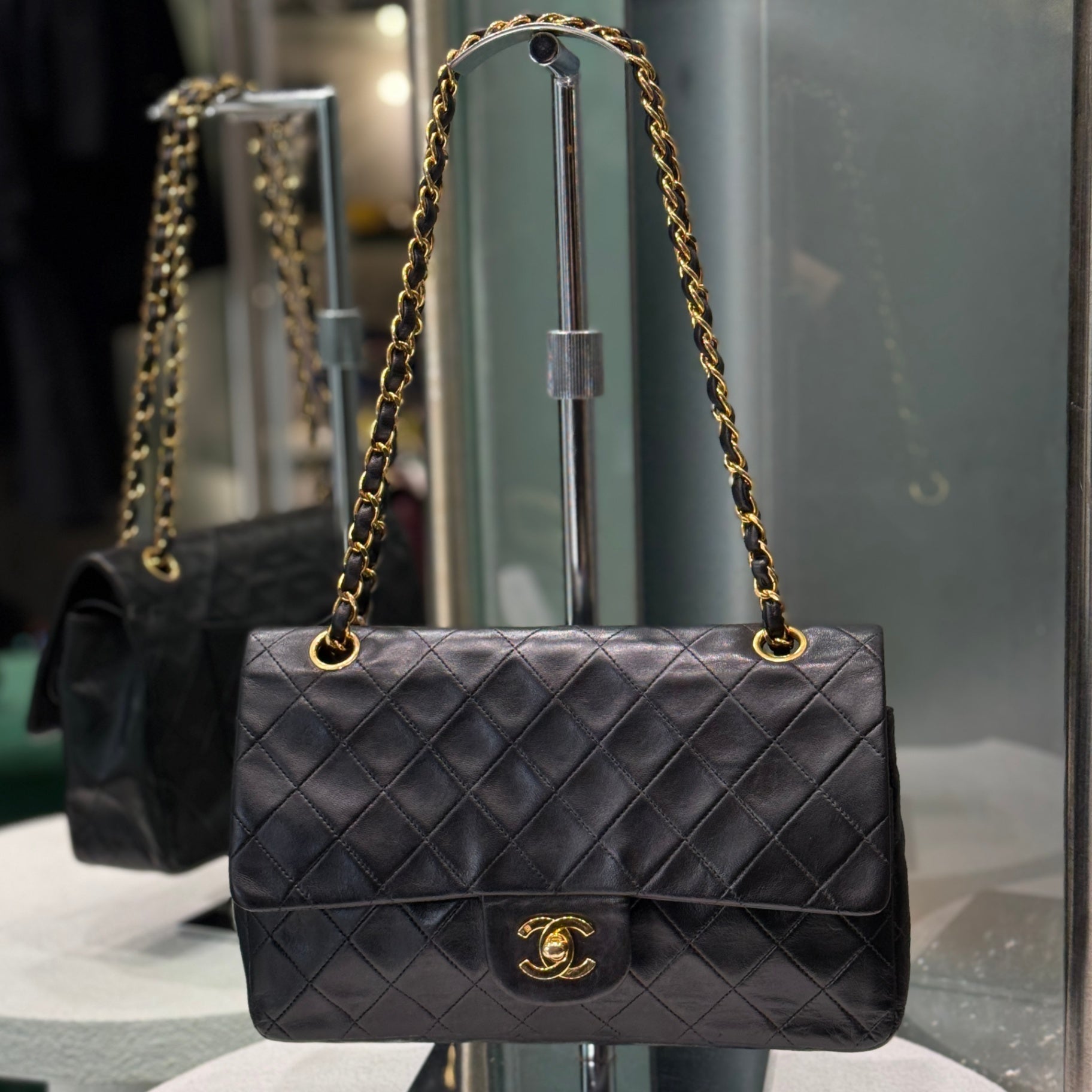 CHANEL Vintage Classic Medium Flap