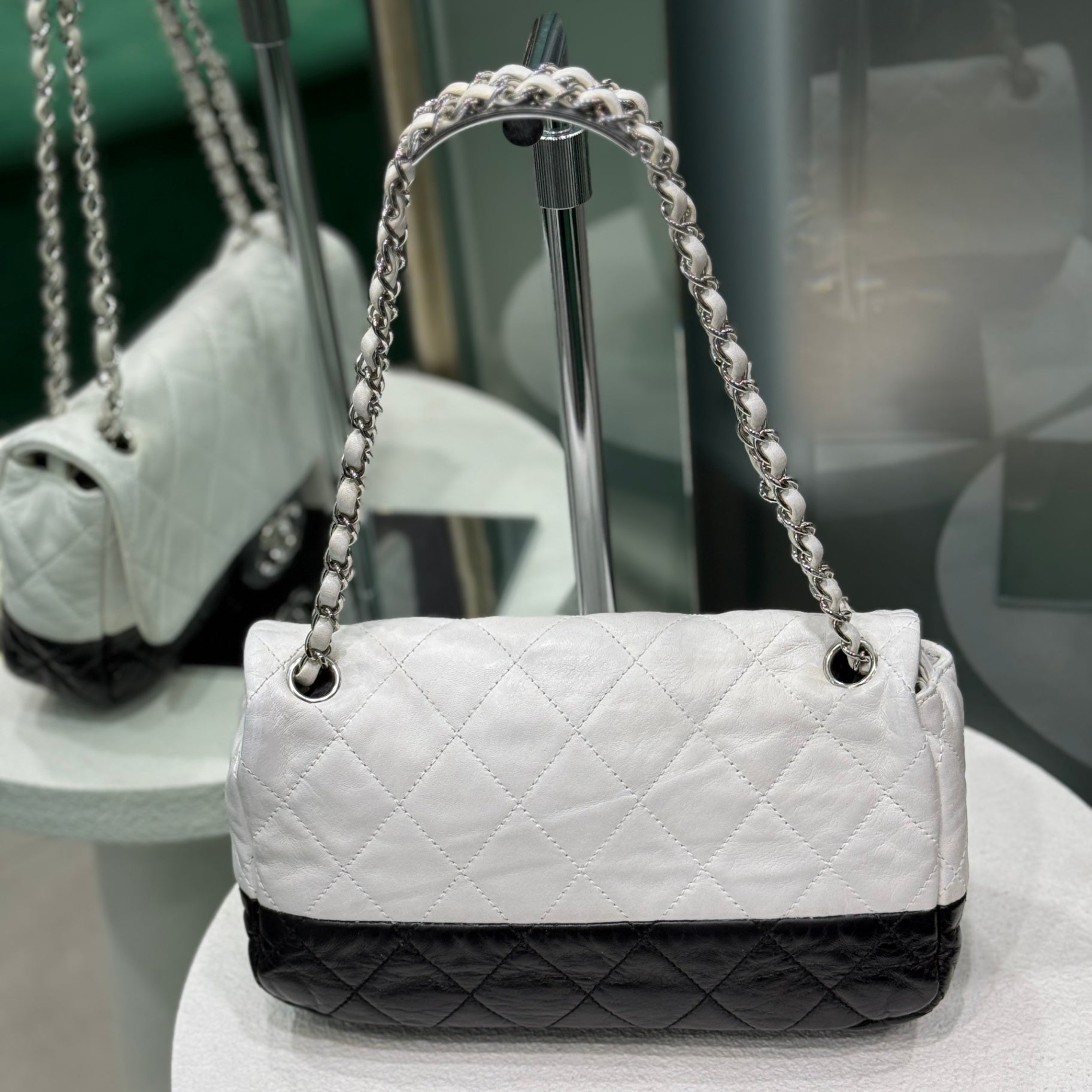 CHANEL Classic Flap Black & White