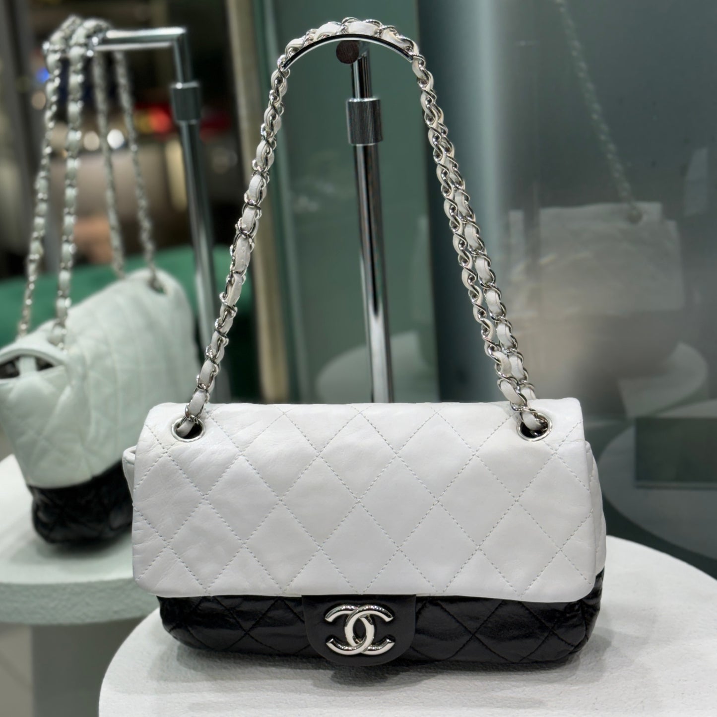 CHANEL Classic Flap Black & White