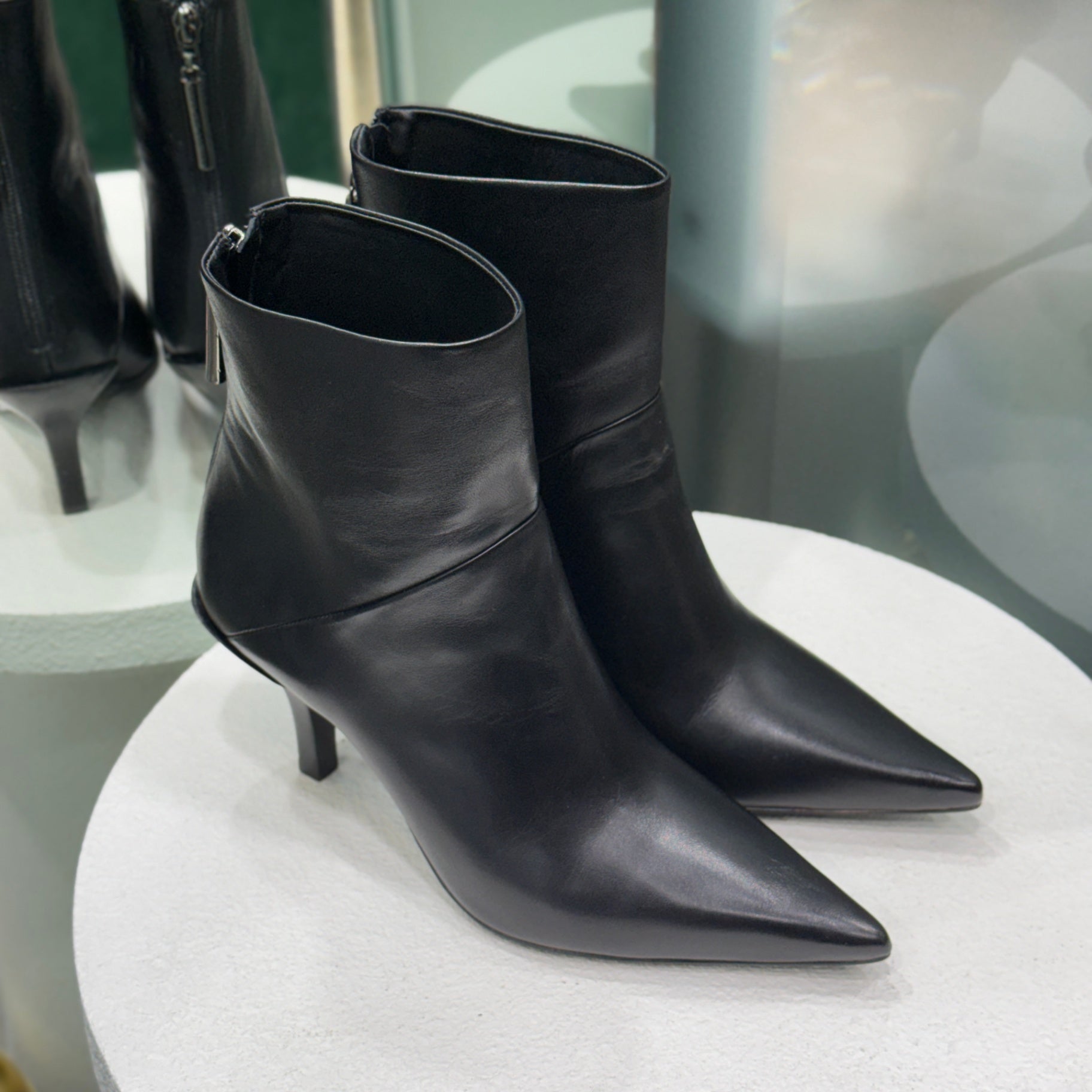 CAMILLA & MARC Carmine Black Boots Sz 39 