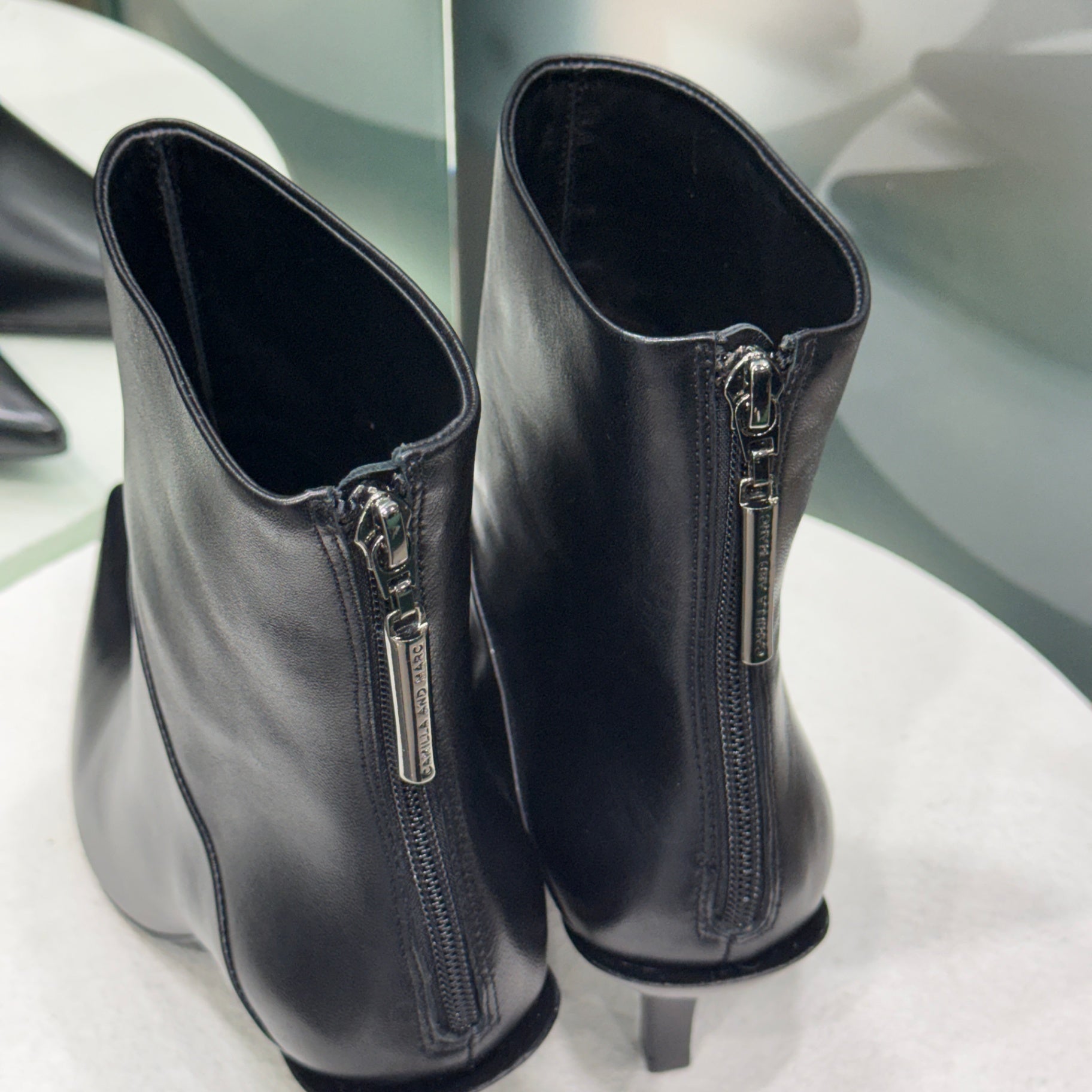 CAMILLA & MARC Carmine Black Boots Sz 39 