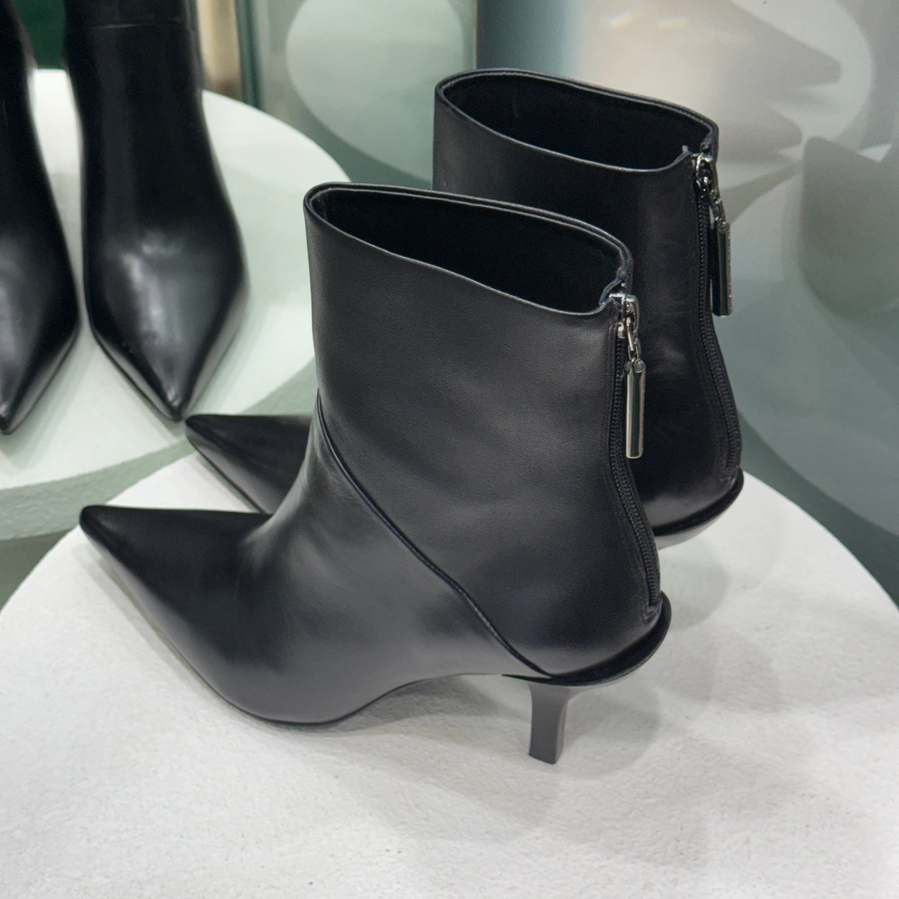CAMILLA & MARC Carmine Black Boots Sz 39 