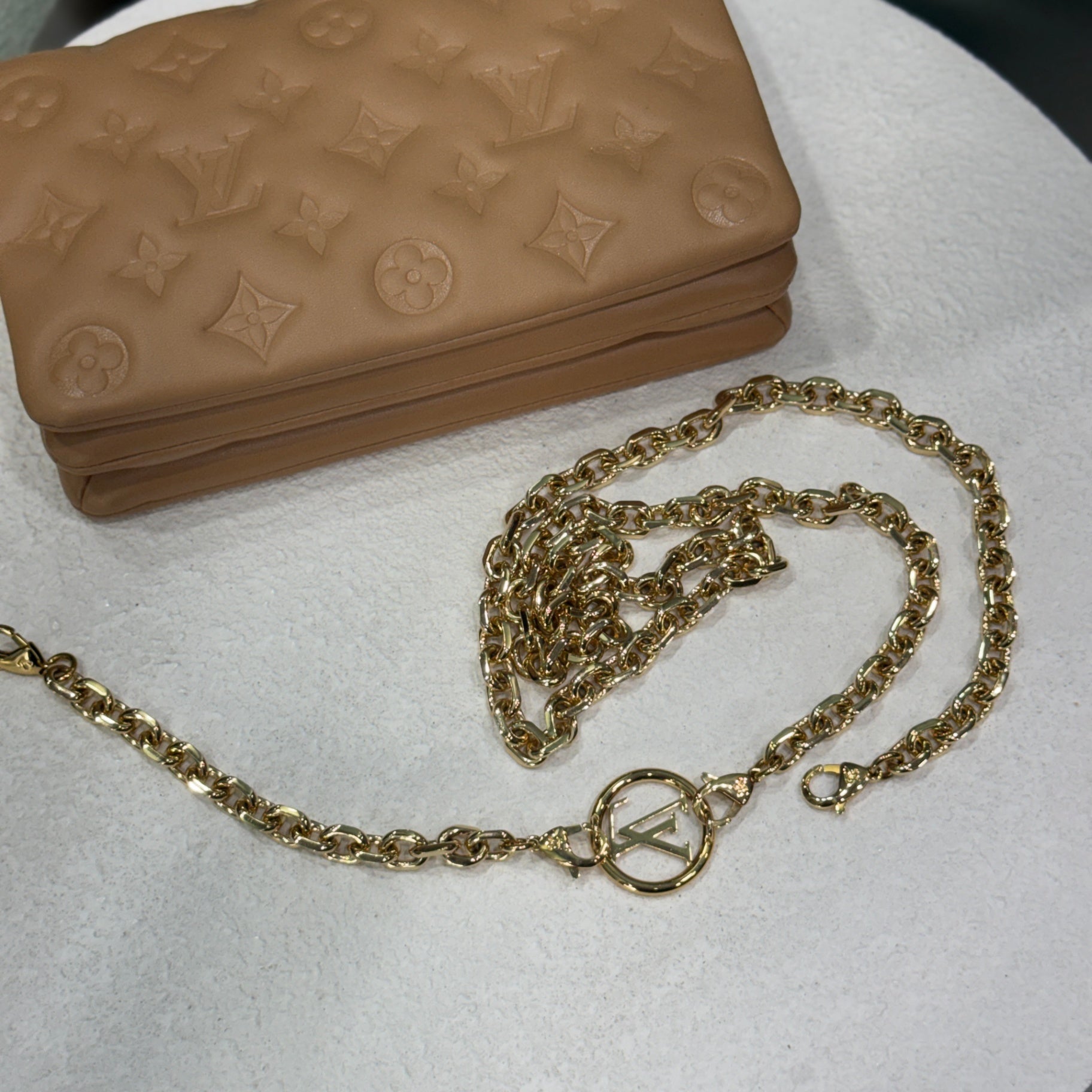 LOUIS VUITTON Pochette Coussin Clutch - Camel