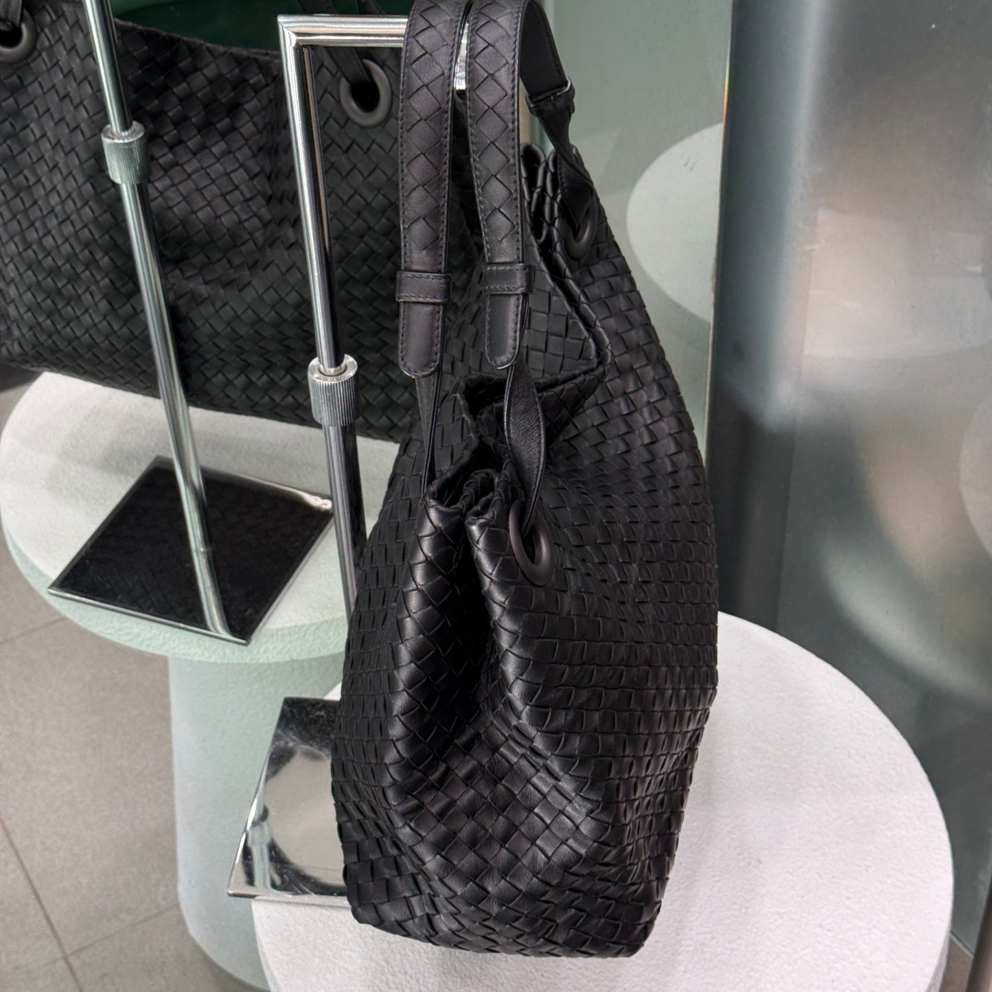 BOTTEGA VENETA Intrecciato Medium Garda Bag - Black
