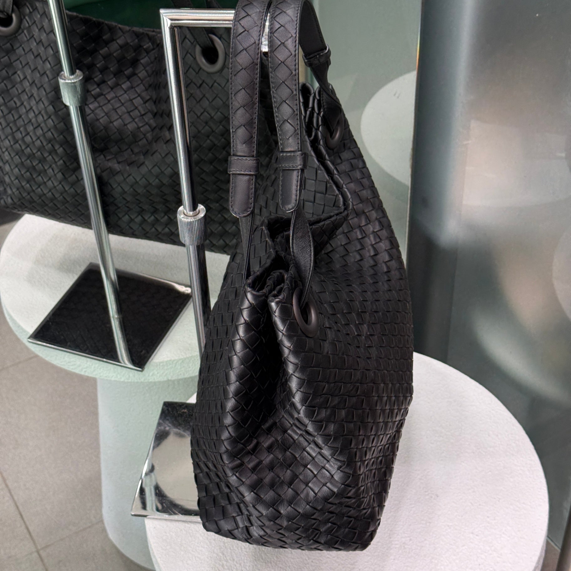 BOTTEGA VENETA Intrecciato Medium Garda Bag - Black