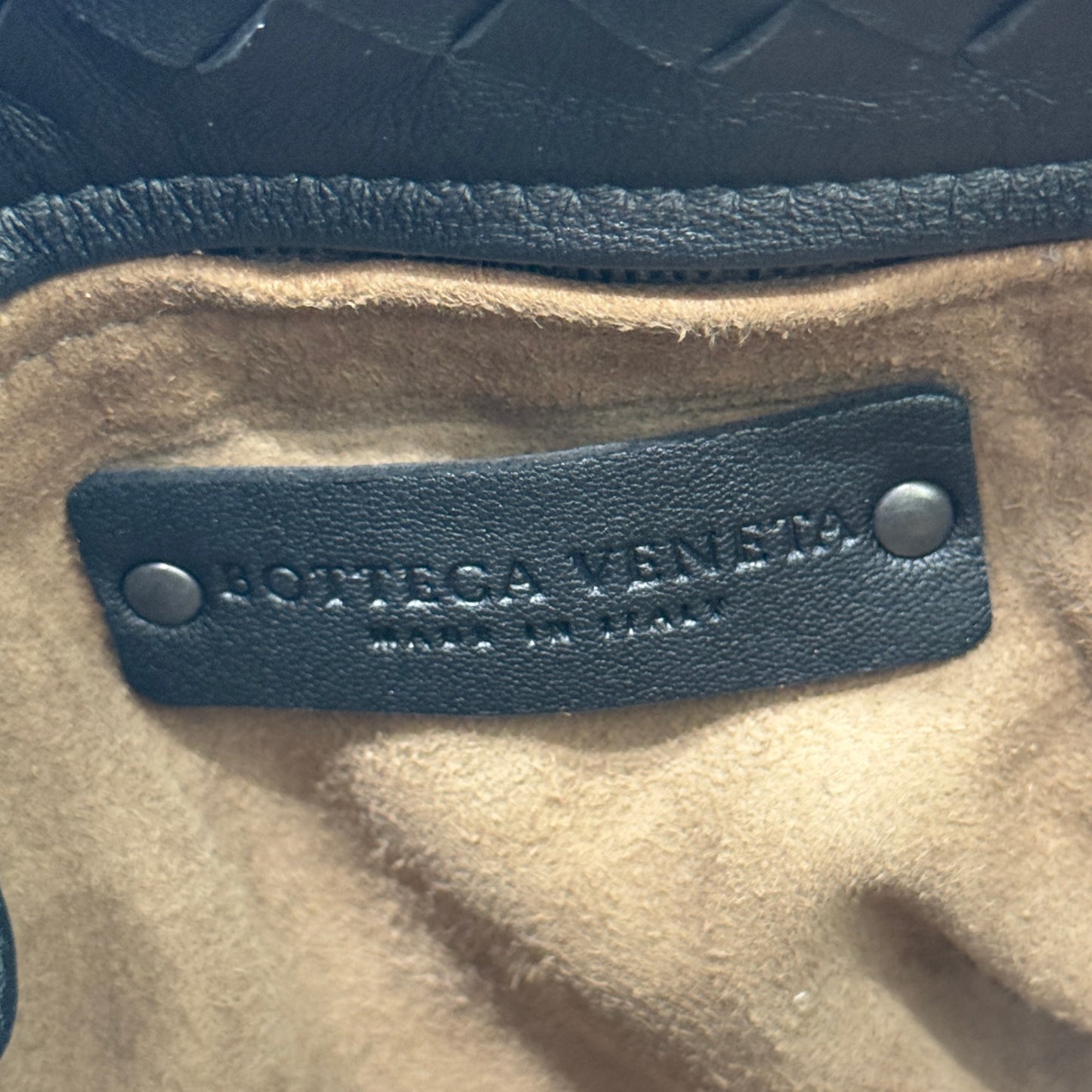 BOTTEGA VENETA Intrecciato Medium Garda Bag - Black