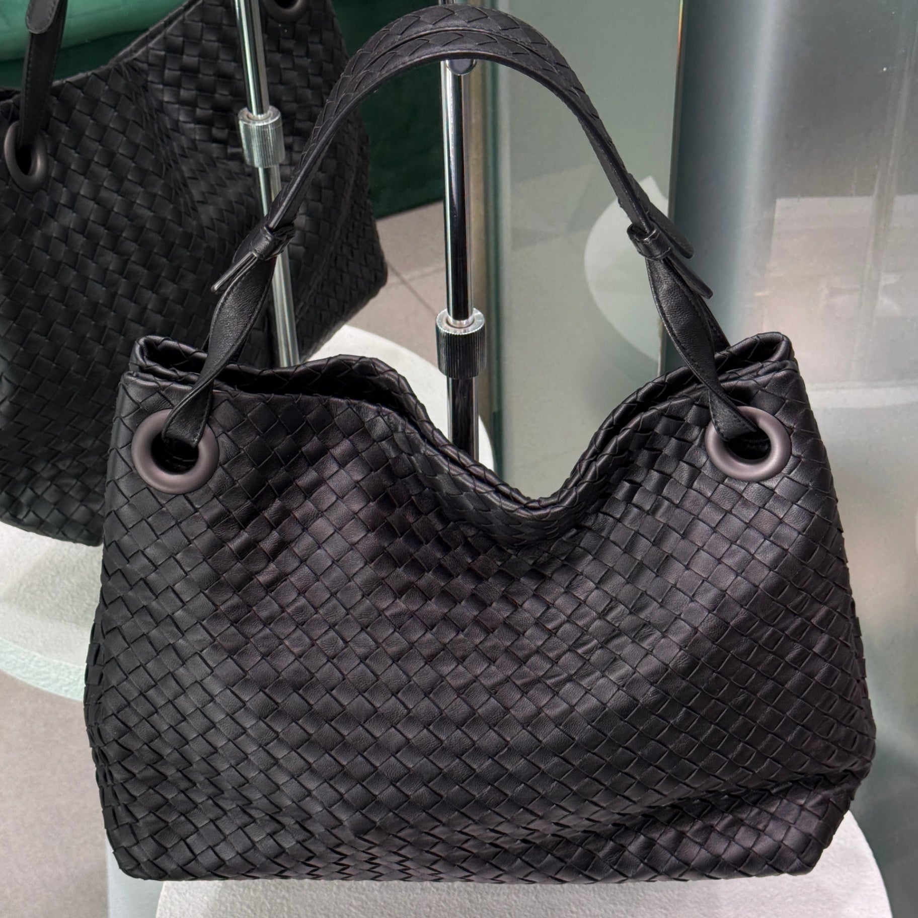 BOTTEGA VENETA Intrecciato Medium Garda Bag - Black
