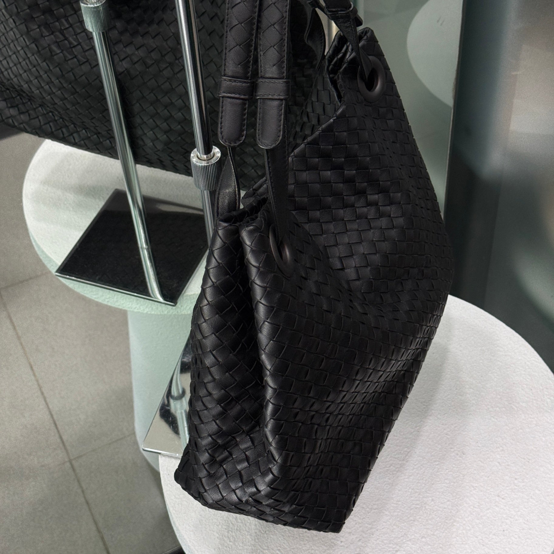 BOTTEGA VENETA Intrecciato Medium Garda Bag - Black