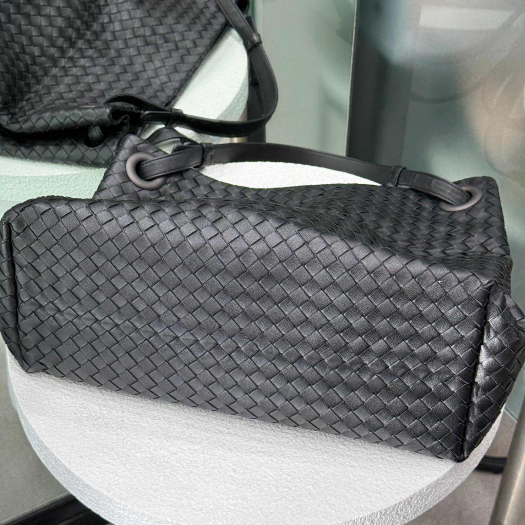 BOTTEGA VENETA Intrecciato Medium Garda Bag - Black