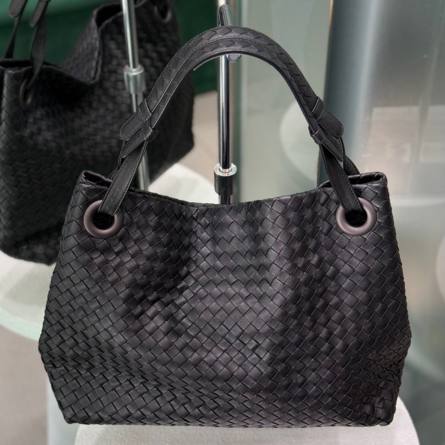 BOTTEGA VENETA Intrecciato Medium Garda Bag - Black