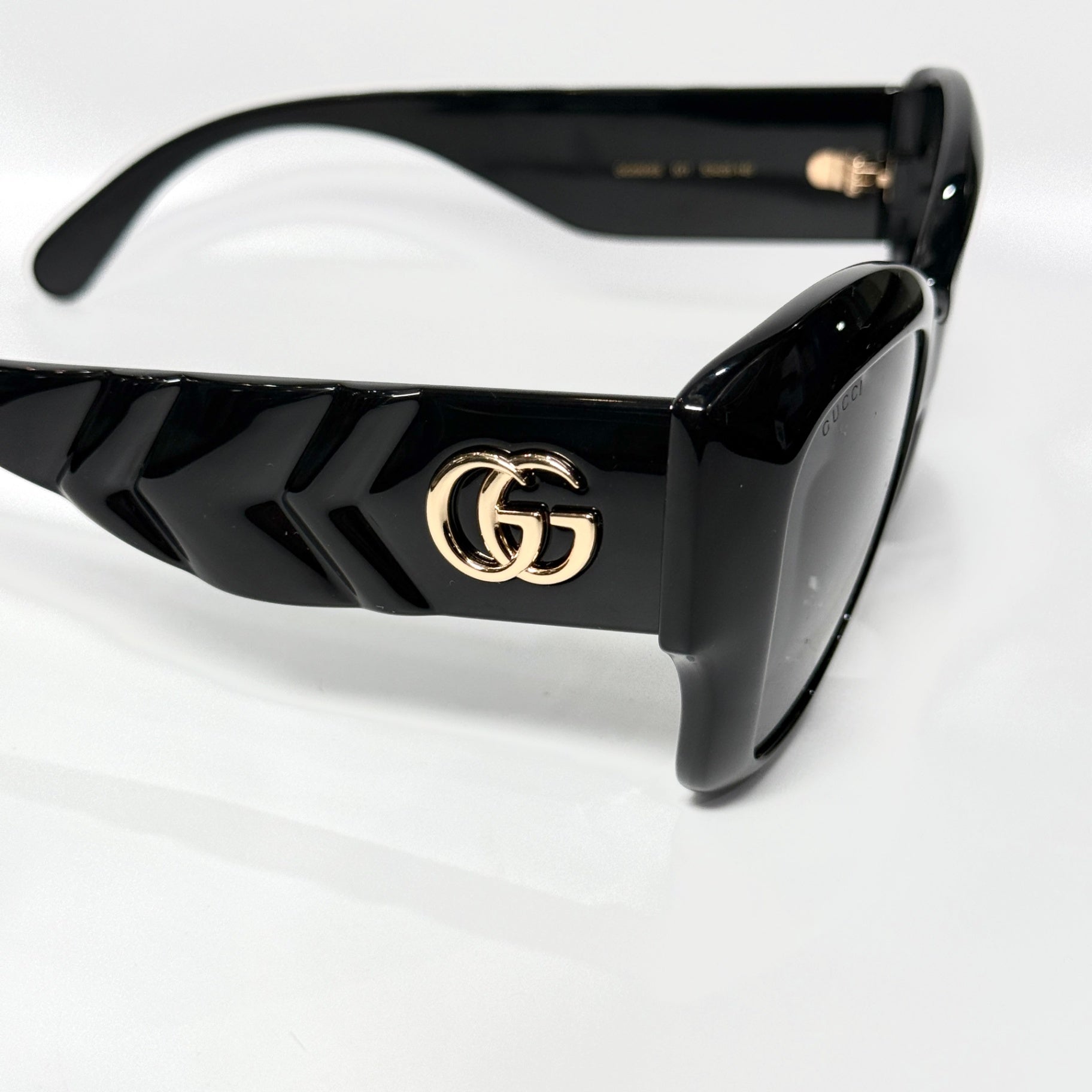 GUCCI Black Sunglasses with Case