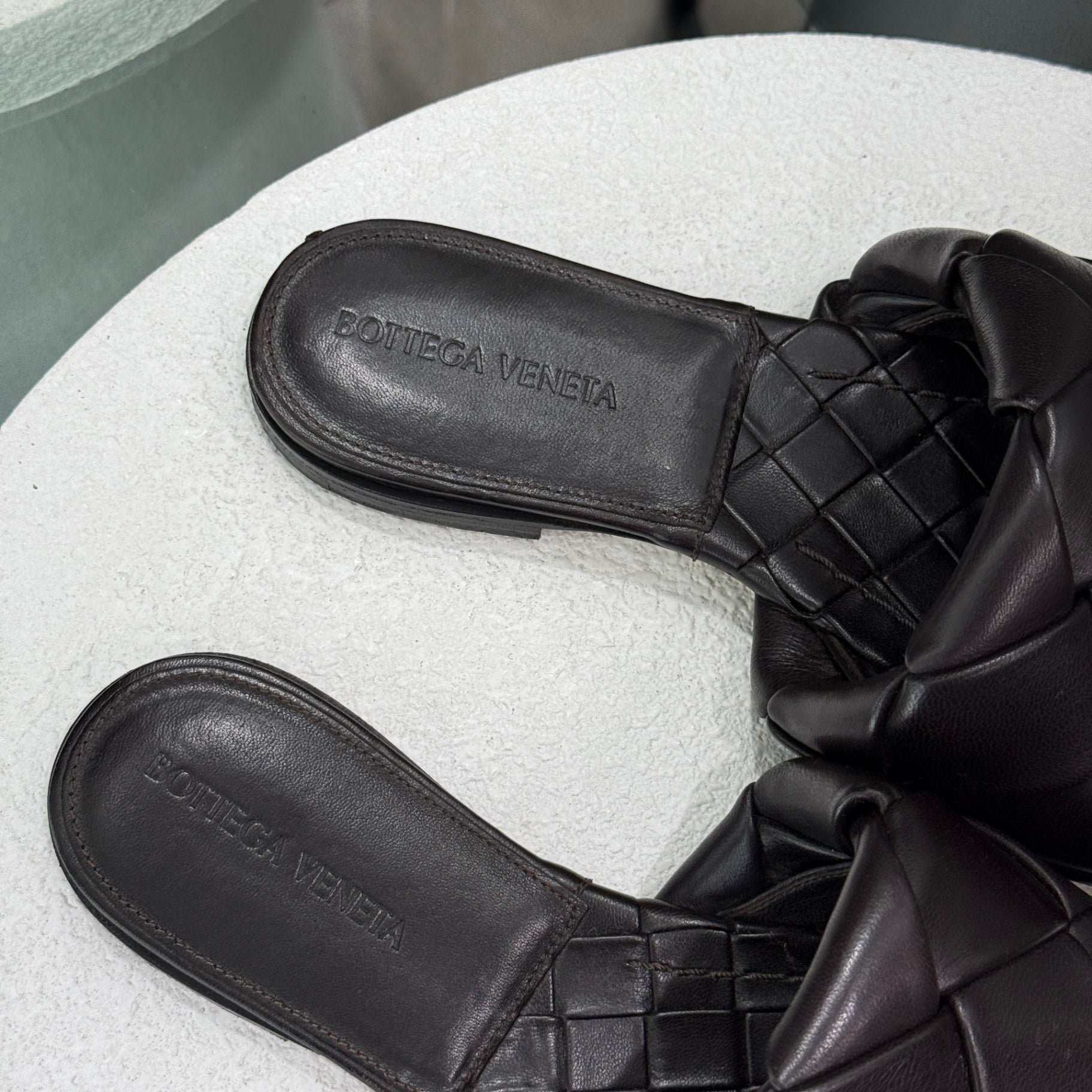 BOTTEGA VENETA Chocolate Lido Flat Sandals Sz 36
