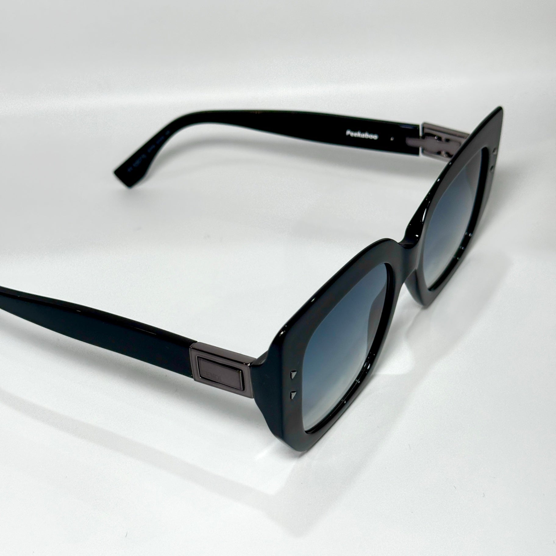FENDI Black Sunglasses (Case)