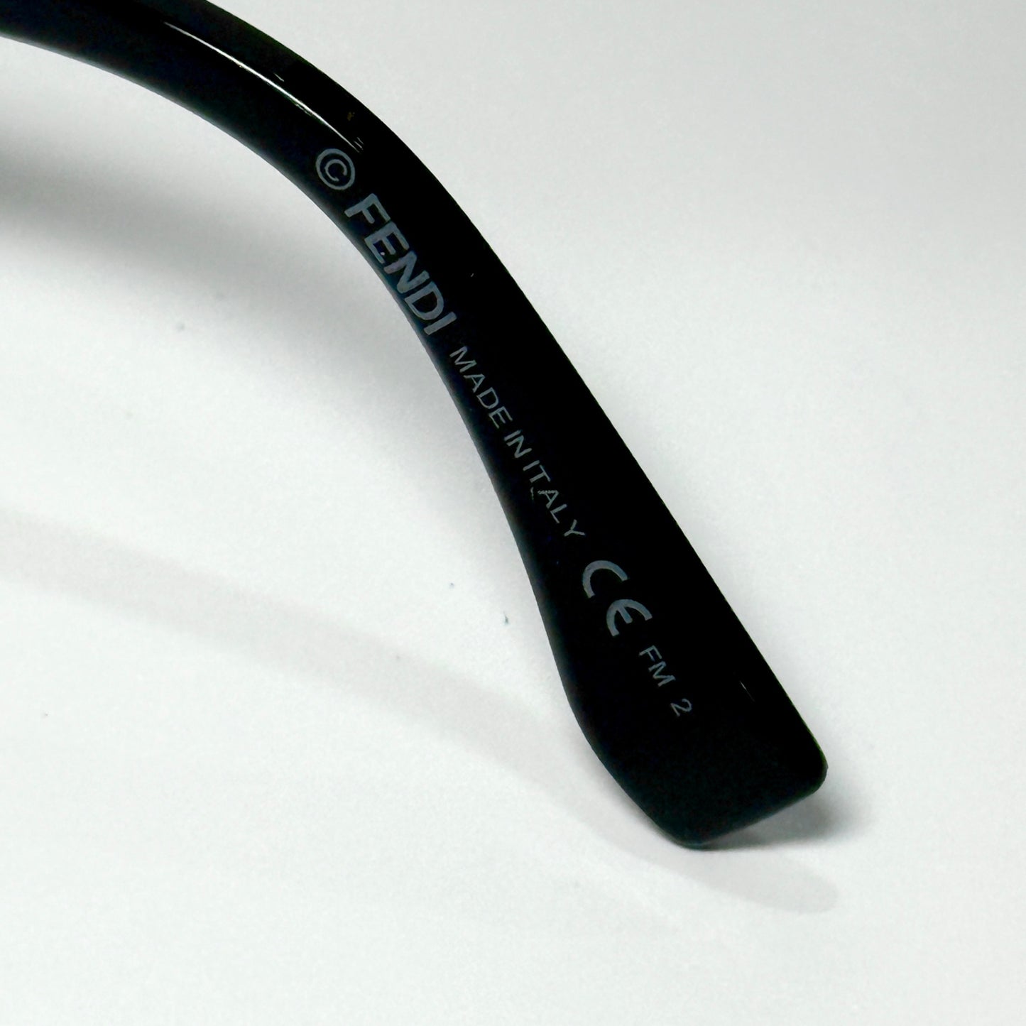 FENDI Black Sunglasses (Case)