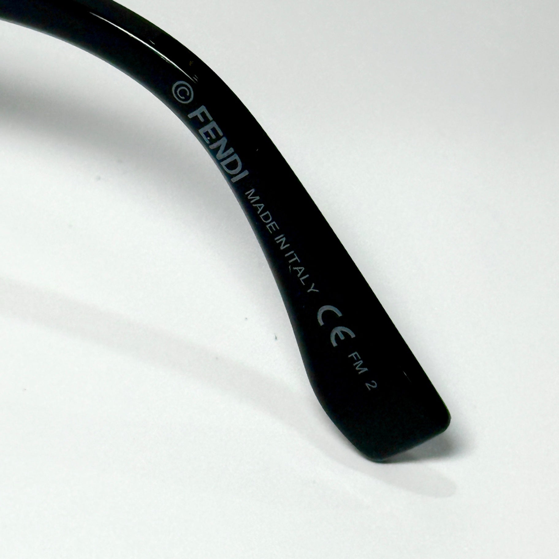 FENDI Black Sunglasses (Case)