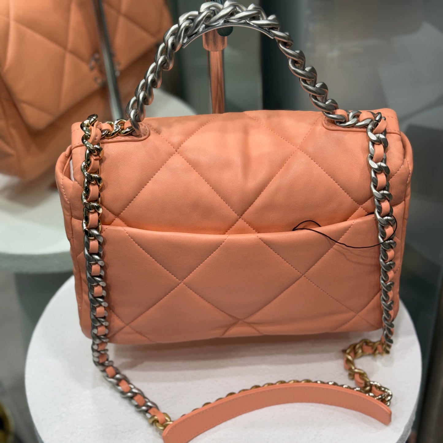 CHANEL 19 Large - Coral