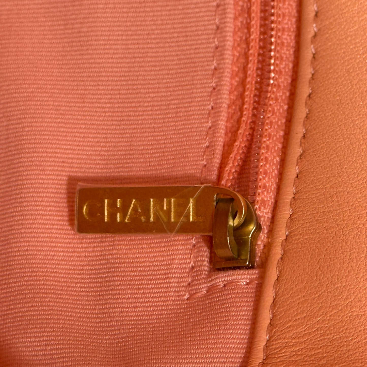 CHANEL 19 Large - Coral