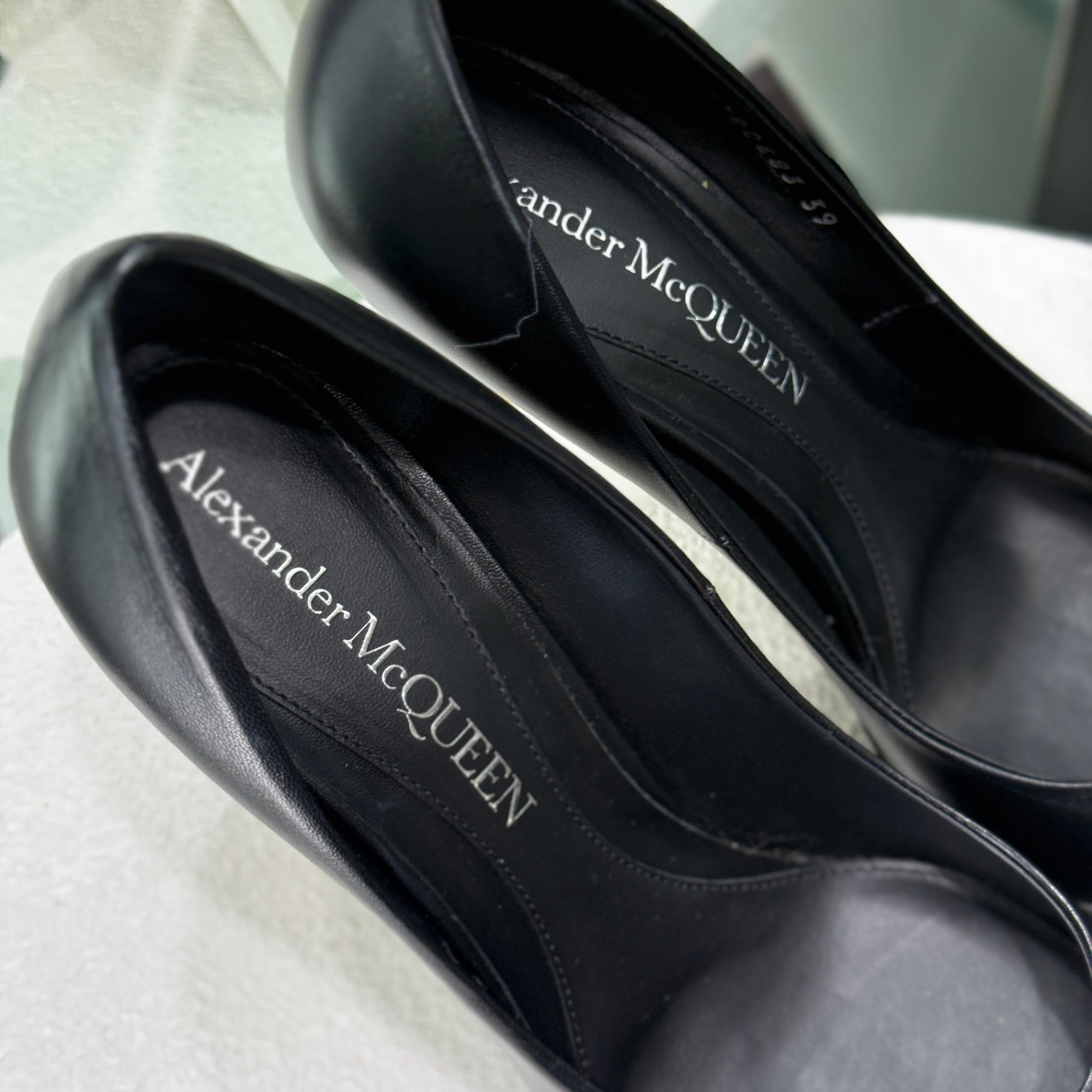 ALEXANDER MCQUEEN Armadillo Pointed Toe Pumps Sz 39