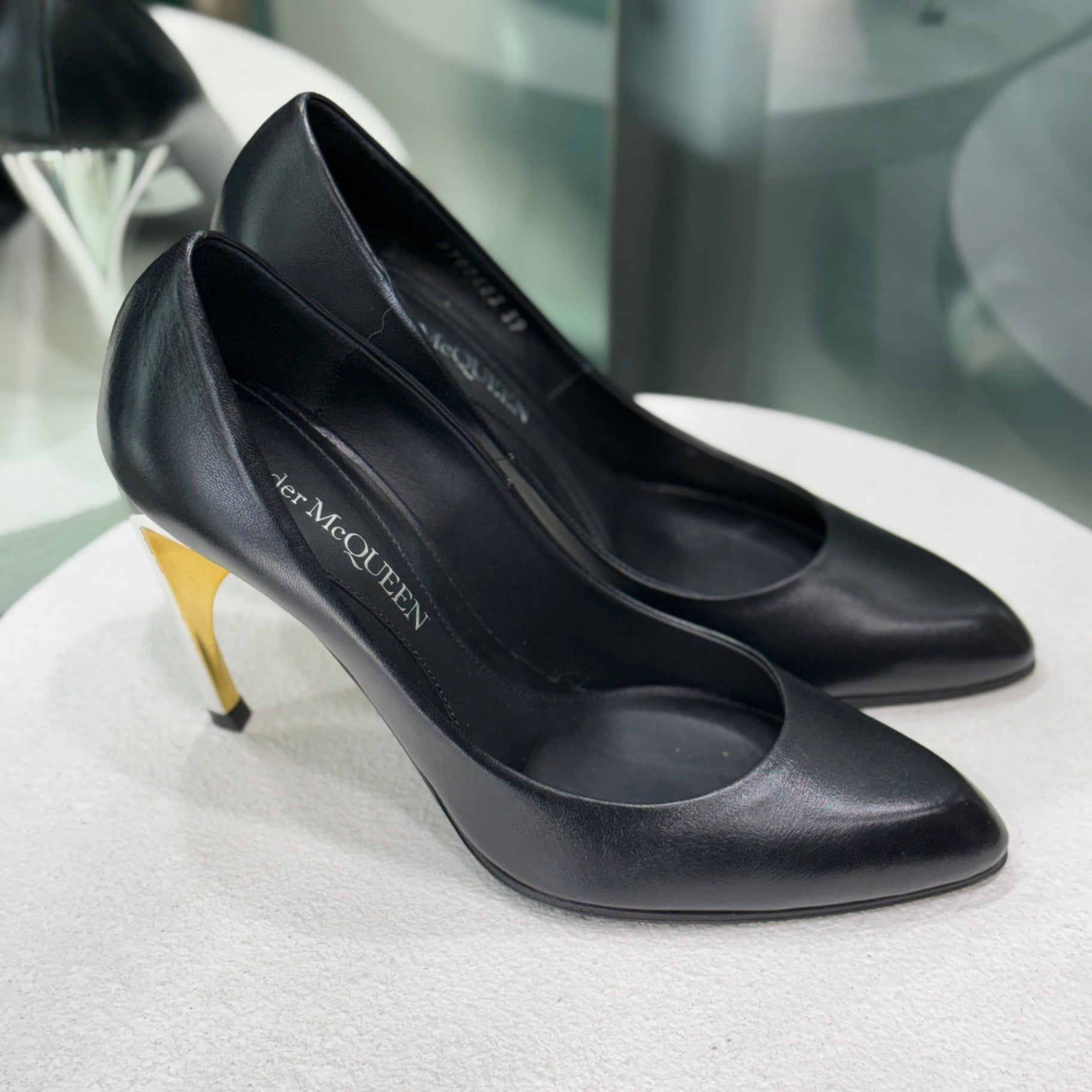 ALEXANDER MCQUEEN Armadillo Pointed Toe Pumps Sz 39