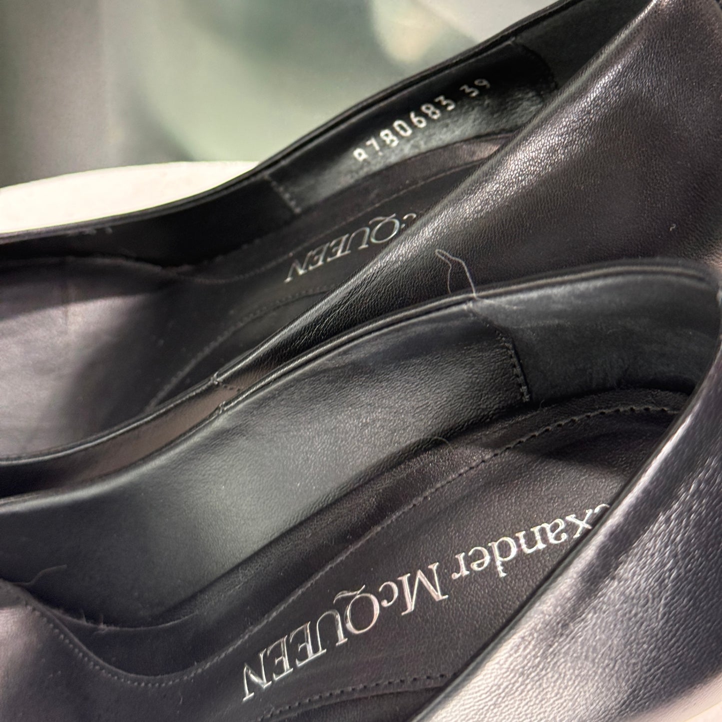 ALEXANDER MCQUEEN Armadillo Pointed Toe Pumps Sz 39