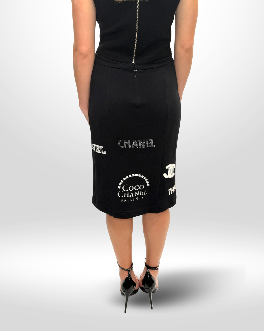 CHANEL Black & White Logo Slit Skirt Sz 38