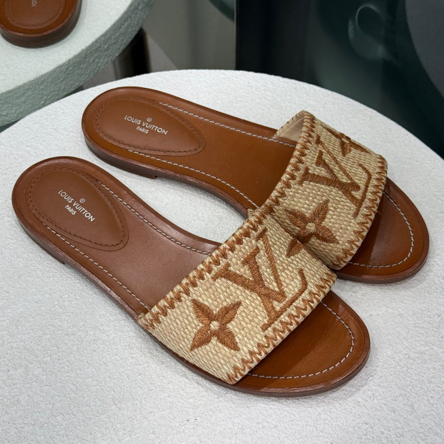 LOUIS VUITTON Brown/Beige Raffia Lock It Slides Sz 38