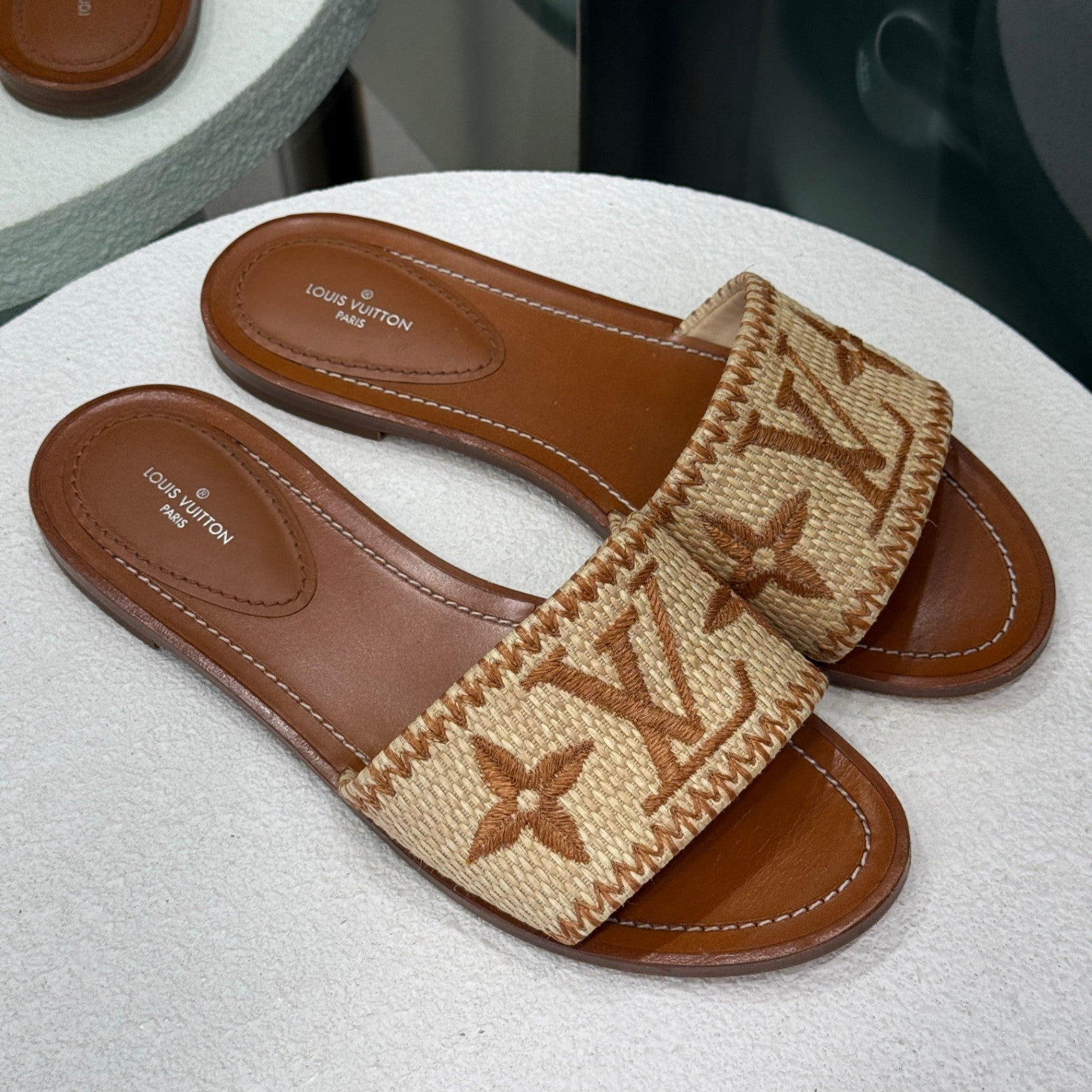 LOUIS VUITTON Brown/Beige Raffia Lock It Slides Sz 38