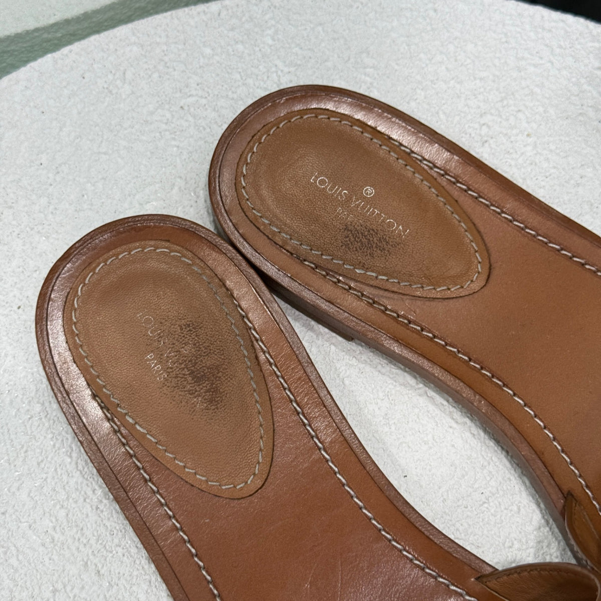 LOUIS VUITTON Brown Lock It Leather Sandals Sz 38