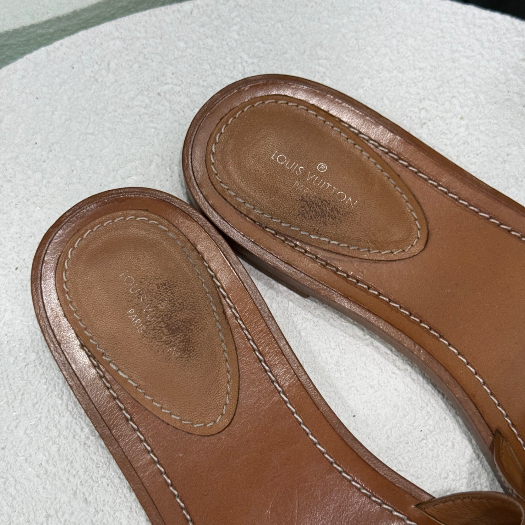 LOUIS VUITTON Brown Lock It Leather Sandals Sz 38