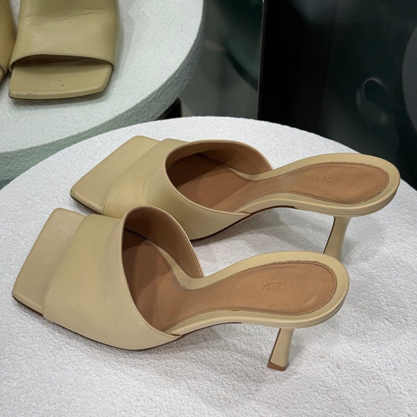 BOTTEGA VENETA Creme Lido Square-Toe Sandals Sz 39