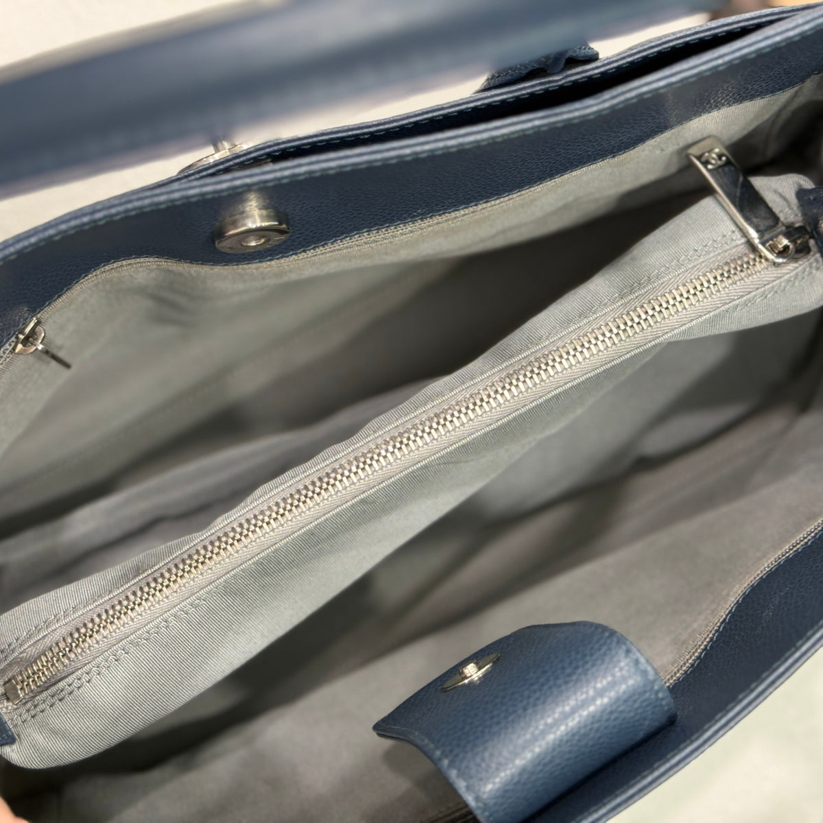 CHANEL Executive Cerf Tote Navy
