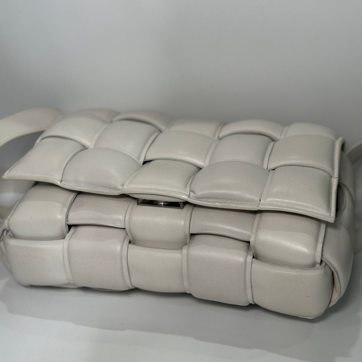 BOTTEGA VENETA Cassette Bag - White