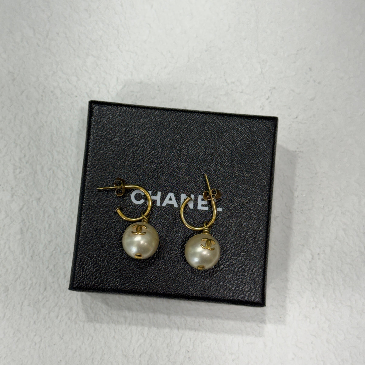 CHANEL Vintage Pearl Earrings