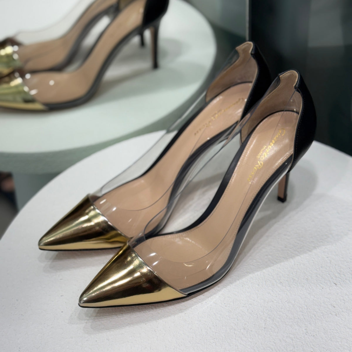 GIANVITO ROSSI Gold Toe Heel Sz 38