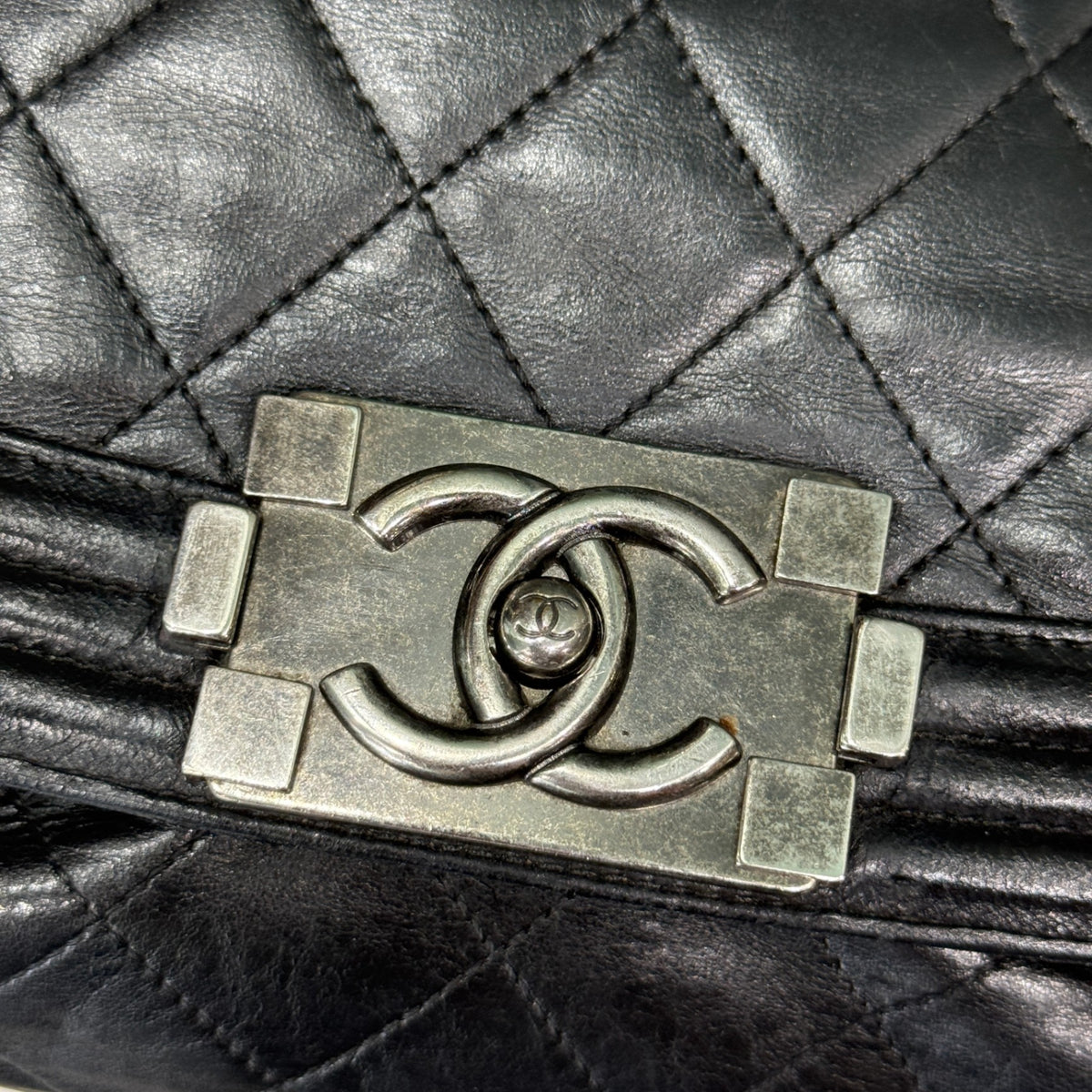 CHANEL Boy Bag Antik Large Quilted Lambskin Black