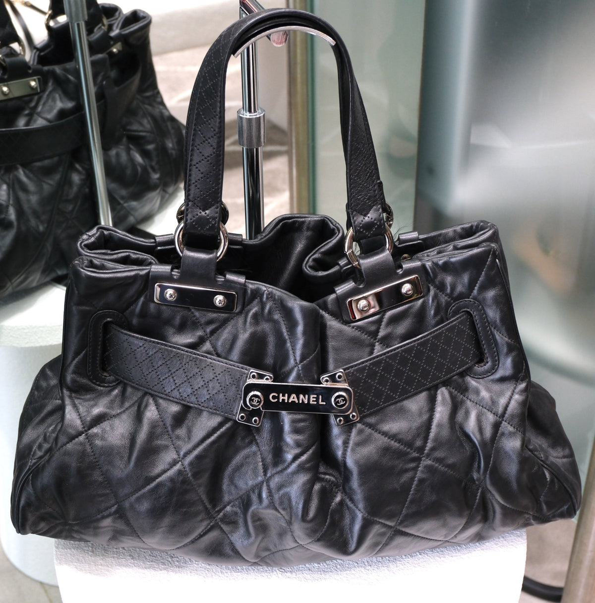 CHANEL Paris-Londres Door Latch Large Tote