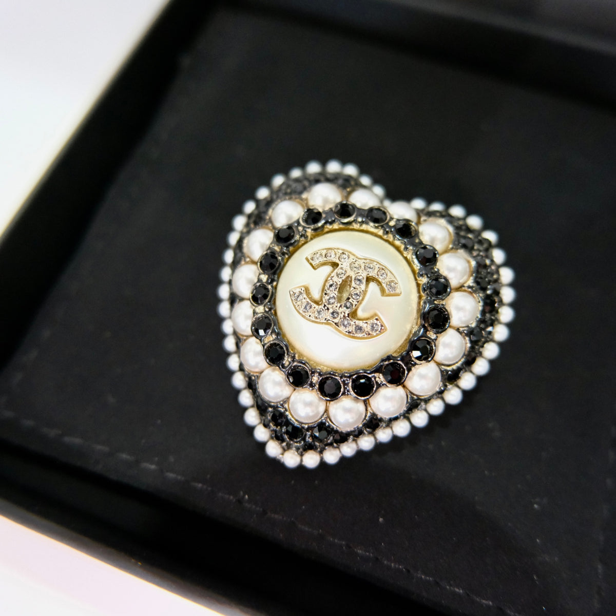 CHANEL CC Heart Brooch