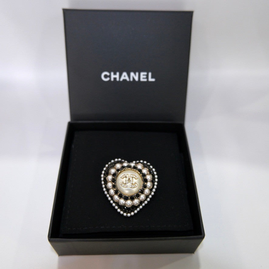 CHANEL CC Heart Brooch