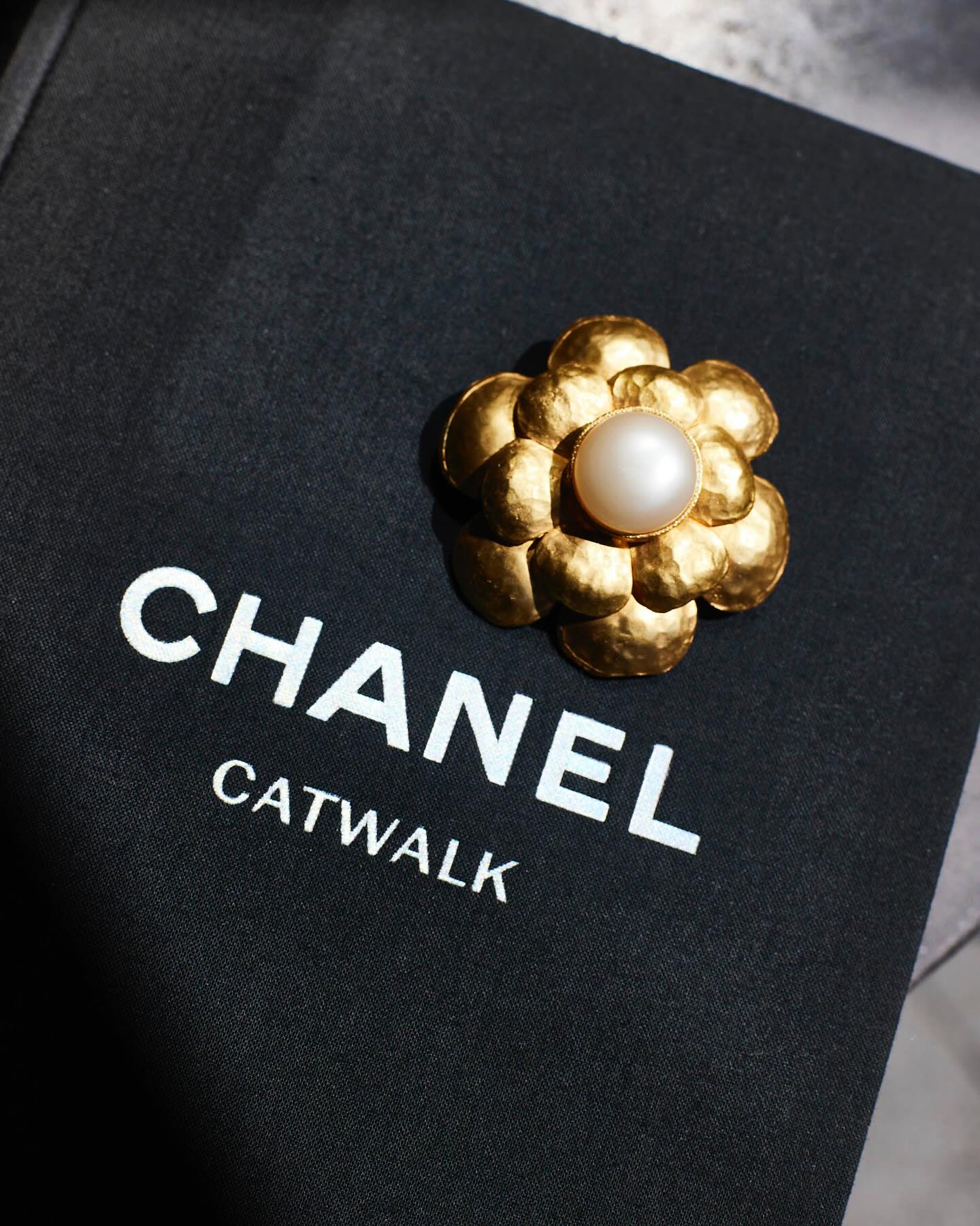 CHANEL Camelia